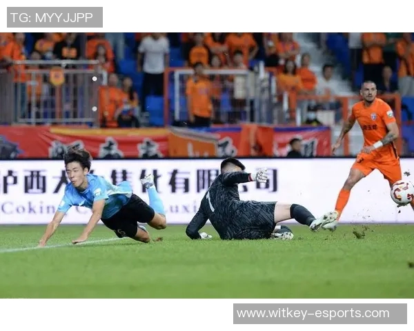 《综艺节目热议足球球星精彩表现 观众讨论激烈引发话题》